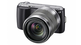 Illustration for article titled Sony's NEX-C3 Is the Smallest and Lightest Interchangeable Lens Camera